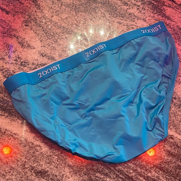 2xist Men's Micro Speed Dri Collection Vibrant Blue Briefs NWOT! - Picture 3 of 3
